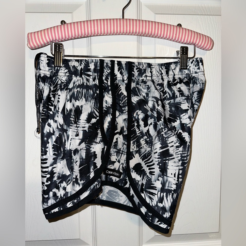 Calvin Klein Women’s Running short-SMALL